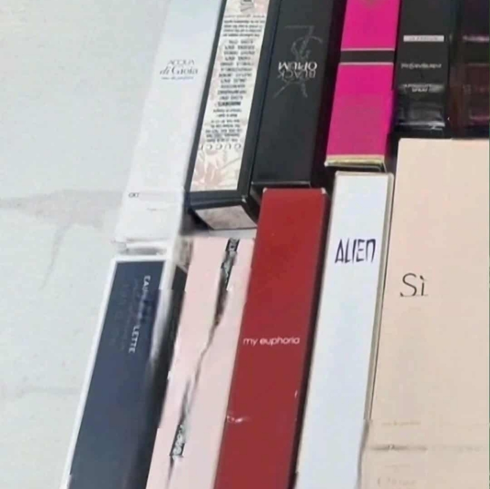 Assorted Perfume Sample Set - Picture 2 of 2